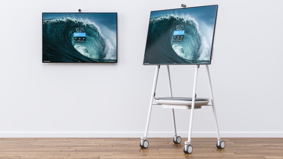 Co-développé avec Microsoft et prévu exclusivement pour le Surface Hub 2, ce système composé de supports mobiles et de fixations murales faciles à poser est capable de transformer n’importe quel espace en studio collaboratif